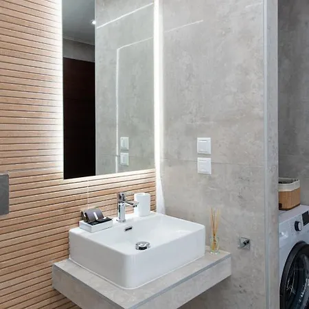 Panorama Luxury With Garden. شقة فيريا