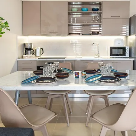 Panorama Luxury With Garden. Apartment