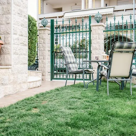 Panorama Luxury With Garden. Appartamento Veria (Imathia)