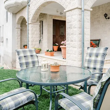 Panorama Luxury With Garden. شقة *