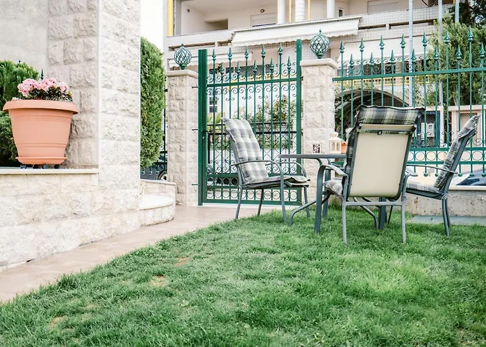 Panorama Luxury With Garden. Appartamento Veria (Imathia)